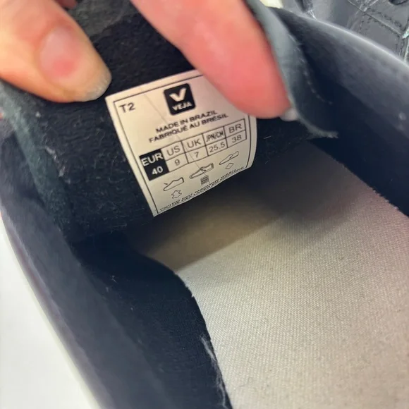 Veja Black and White Leather Campo Low profile Women's Sneakers - Picture 7 of 8